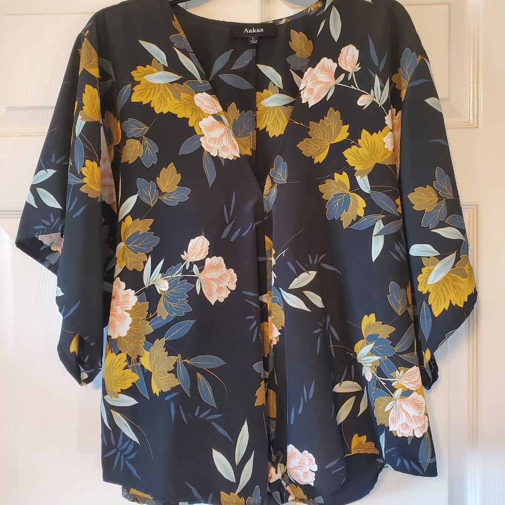 Aakaa Blouse Size Large
